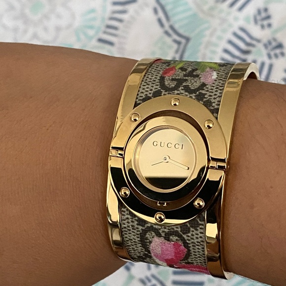 NWT Authentic Gucci Bracelet Watch Gold - Picture 3 of 11
